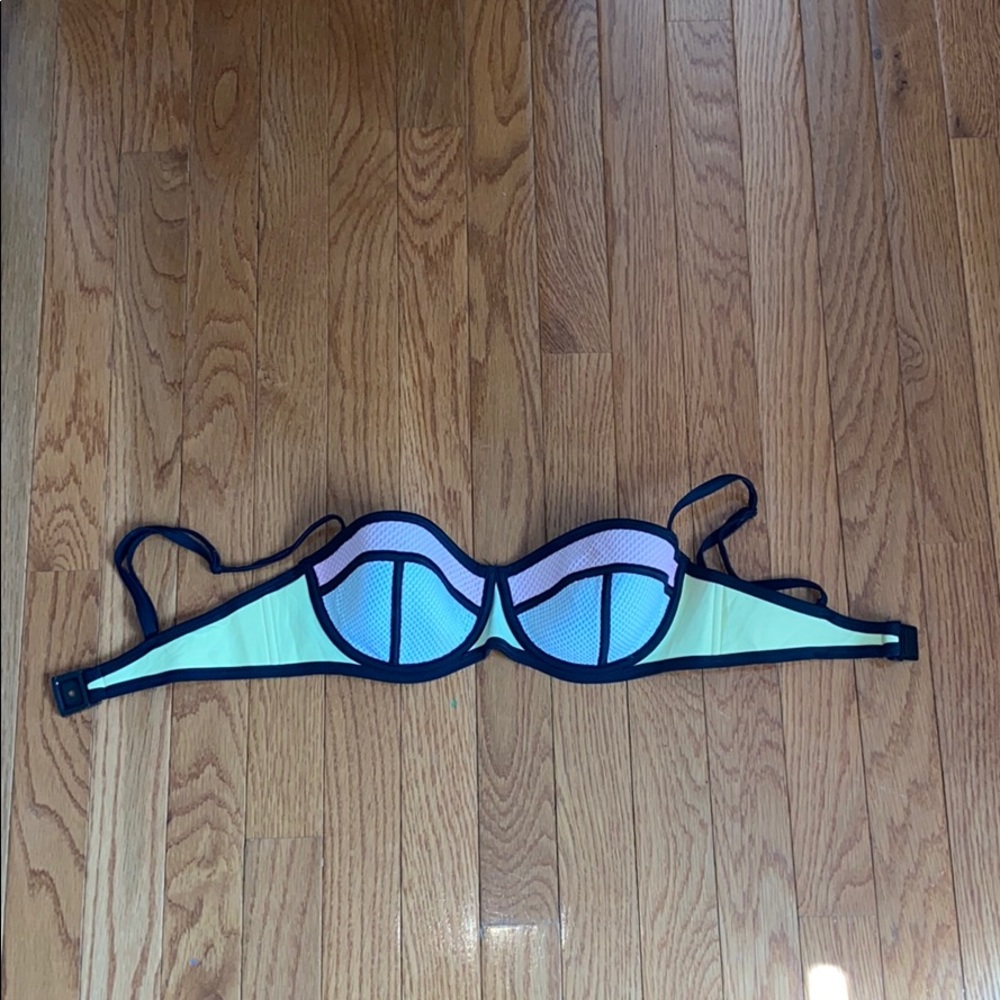 Triangl swimsuit top